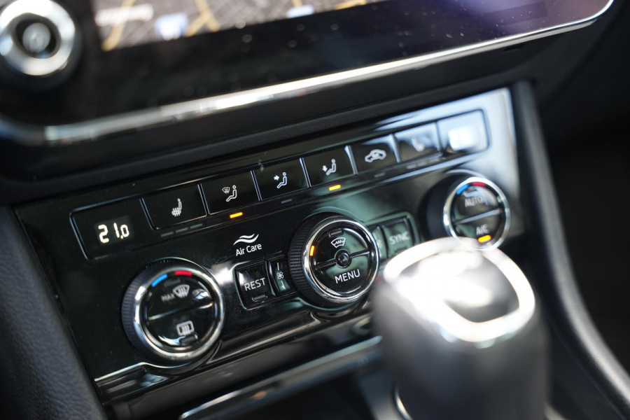 Škoda Superb 1.5 TSI ACT Business Edition Adaptieve Cruise Virtual Dash Leer Alcantara