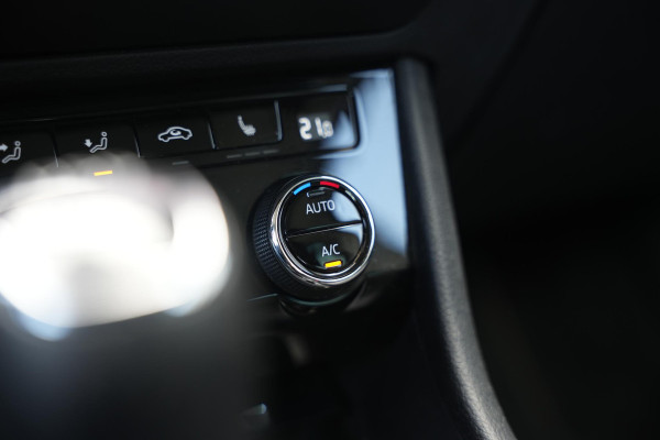 Škoda Superb 1.5 TSI ACT Business Edition Adaptieve Cruise Virtual Dash Leer Alcantara