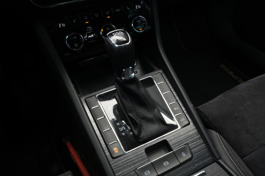 Škoda Superb 1.5 TSI ACT Business Edition Adaptieve Cruise Virtual Dash Leer Alcantara