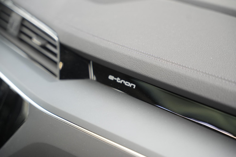Audi e-tron e-tron 50 quattro Launch edition plus 71 kWh Panoramadak Adaptieve Cruise Leer Memory PDC