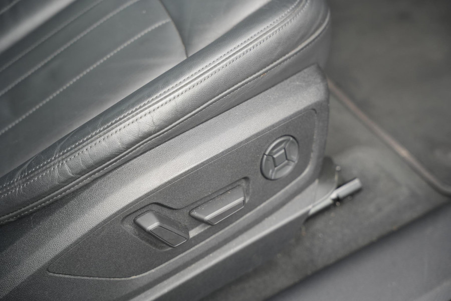 Audi e-tron e-tron 50 quattro Launch edition plus 71 kWh Panoramadak Adaptieve Cruise Leer Memory PDC