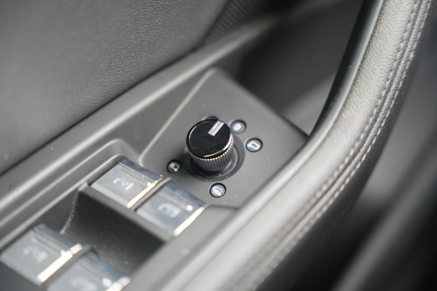 Audi e-tron e-tron 50 quattro Launch edition plus 71 kWh Panoramadak Adaptieve Cruise Leer Memory PDC