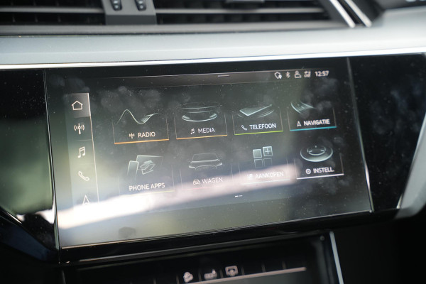 Audi e-tron e-tron 50 quattro Launch edition plus 71 kWh Panoramadak Adaptieve Cruise Leer Memory PDC