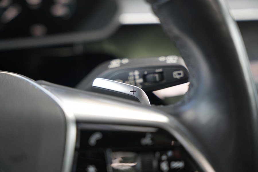 Audi e-tron e-tron 50 quattro Launch edition plus 71 kWh Panoramadak Adaptieve Cruise Leer Memory PDC