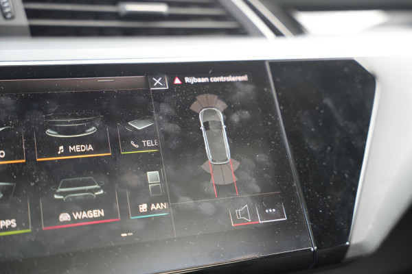 Audi e-tron e-tron 50 quattro Launch edition plus 71 kWh Panoramadak Adaptieve Cruise Leer Memory PDC
