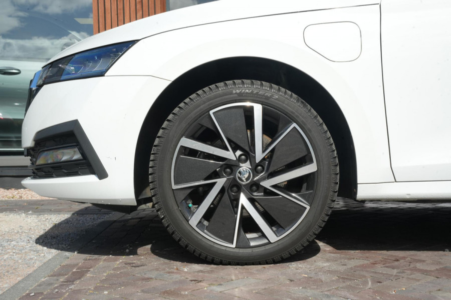 Škoda Octavia Combi 1.4 TSI iV PHEV Business Edition Adaptieve Cruise Virtual Dash Navi Trekhaak