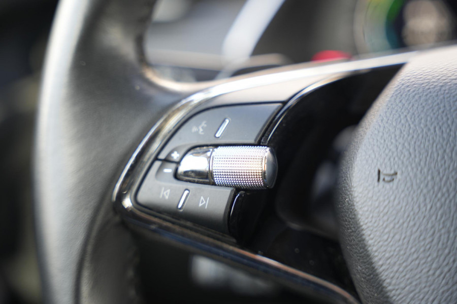 Škoda Octavia Combi 1.4 TSI iV PHEV Business Edition Adaptieve Cruise Virtual Dash Navi Trekhaak