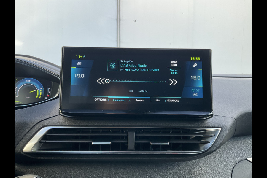 Peugeot 3008 1.6 HYbrid 225 GT Pack Plug-in Trekhaak Camera Navigatie PHEV Business