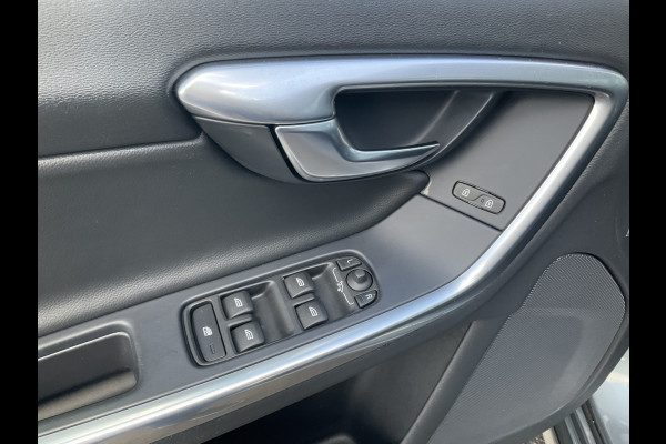 Volvo V60 Cross Country 2.0 T5 Polar+ Pano Memory Camera Navi Dealer Onderhouden!!