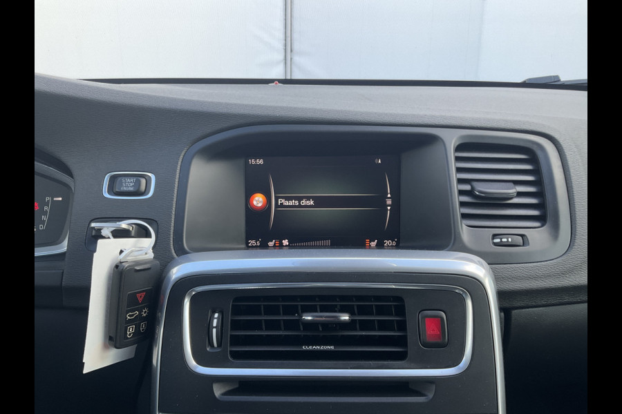 Volvo V60 Cross Country 2.0 T5 Polar+ Pano Memory Camera Navi Dealer Onderhouden!!