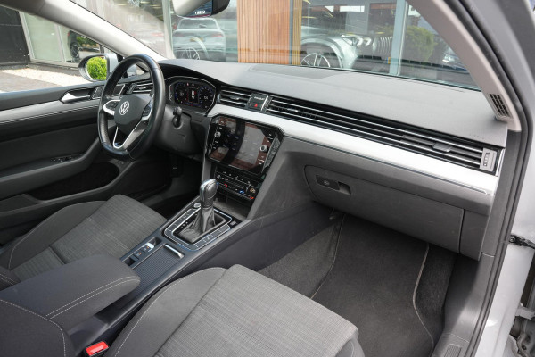 Volkswagen Passat 1.5 TSI Business Automaat Pano Dak trekhaak