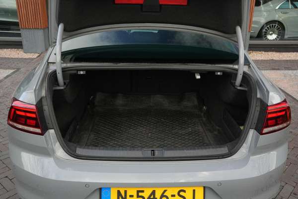 Volkswagen Passat 1.5 TSI Business Automaat Pano Dak trekhaak