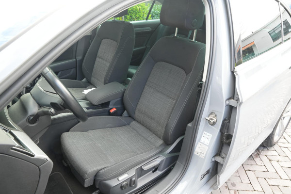 Volkswagen Passat 1.5 TSI Business Automaat Pano Dak trekhaak