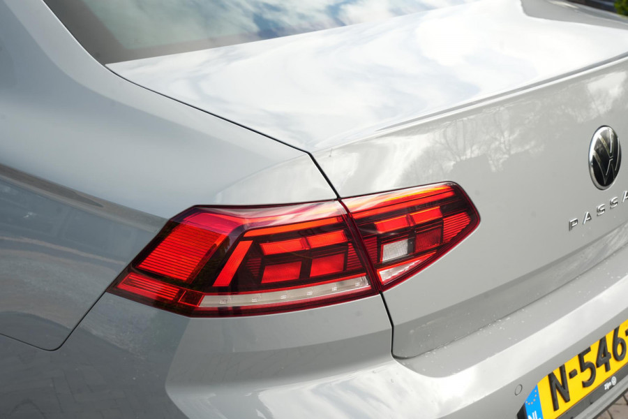 Volkswagen Passat 1.5 TSI Business Automaat Pano Dak trekhaak