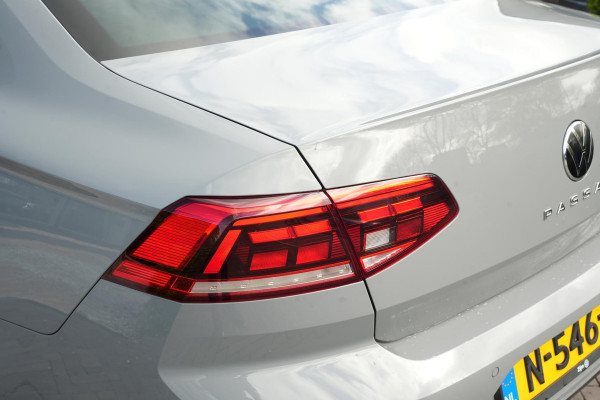 Volkswagen Passat 1.5 TSI Business Automaat Pano Dak trekhaak