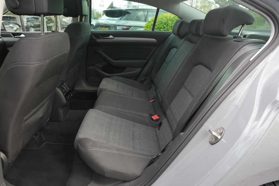 Volkswagen Passat 1.5 TSI Business Automaat Pano Dak trekhaak