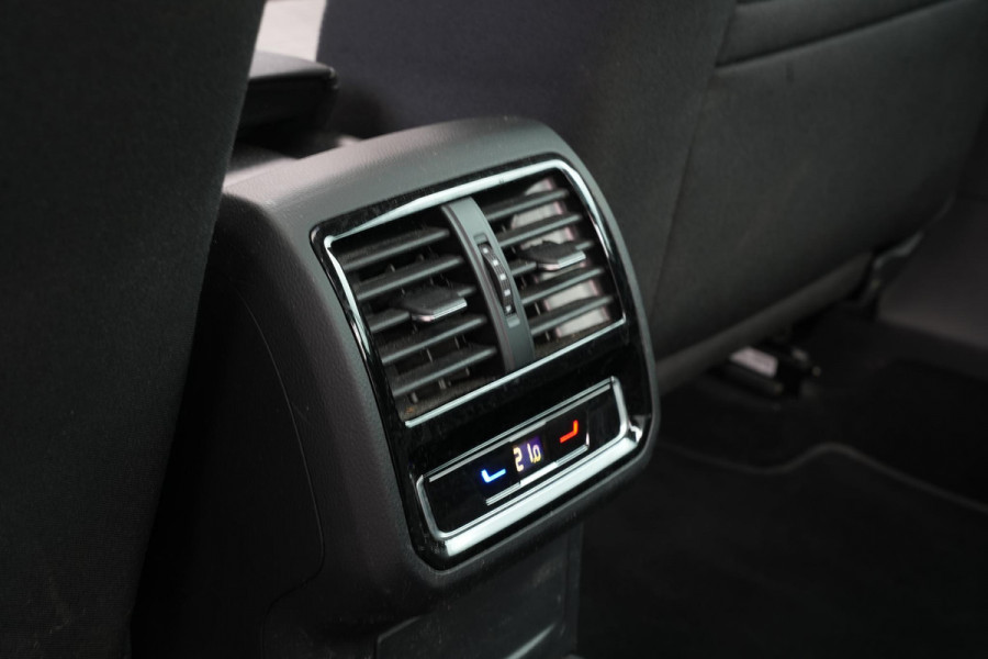 Volkswagen Passat 1.5 TSI Business Automaat Pano Dak trekhaak
