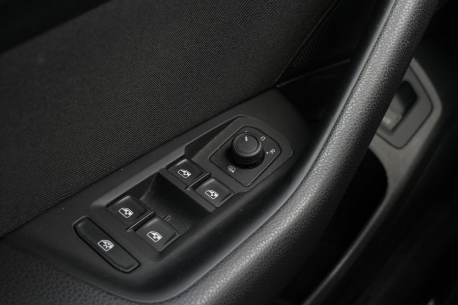 Volkswagen Passat 1.5 TSI Business Automaat Pano Dak trekhaak