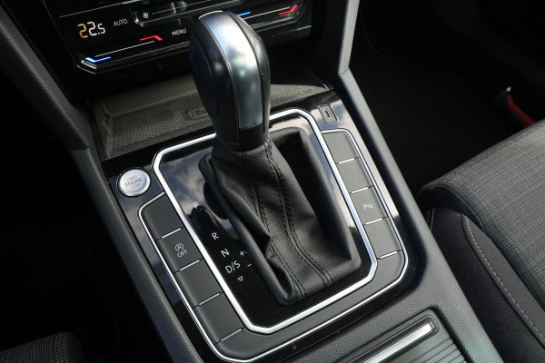 Volkswagen Passat 1.5 TSI Business Automaat Pano Dak trekhaak