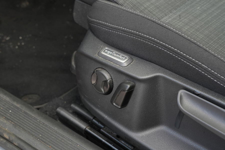 Volkswagen Passat 1.5 TSI Business Automaat Pano Dak trekhaak