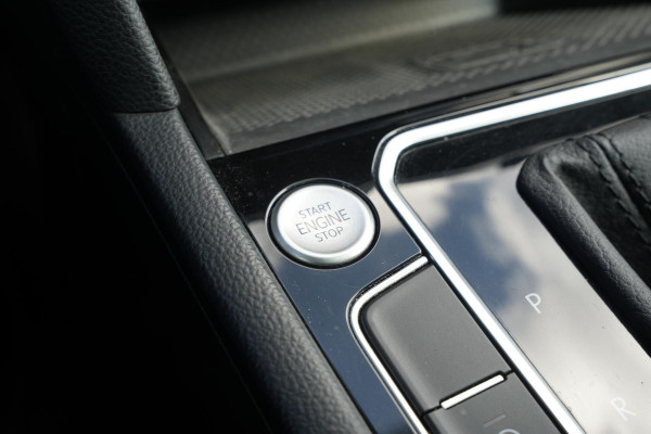 Volkswagen Passat 1.5 TSI Business Automaat Pano Dak trekhaak
