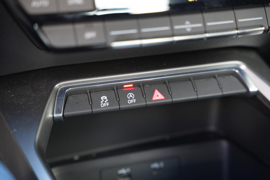 Audi A3 Sportback 35 TFSI Business edition Leer LED Cruise Clima