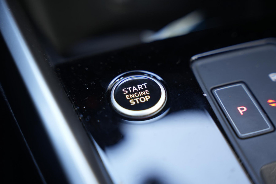 Audi A3 Sportback 35 TFSI Business edition Leer LED Cruise Clima