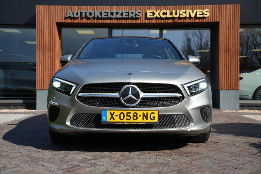 Mercedes-Benz A-Klasse 250 e Premium Plus Panoramadak Widescreen Adaptieve Cruise Leer Stoelverw. Ambient