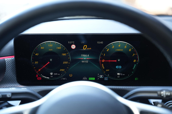 Mercedes-Benz A-Klasse 250 e Premium Plus Panoramadak Widescreen Adaptieve Cruise Leer Stoelverw. Ambient