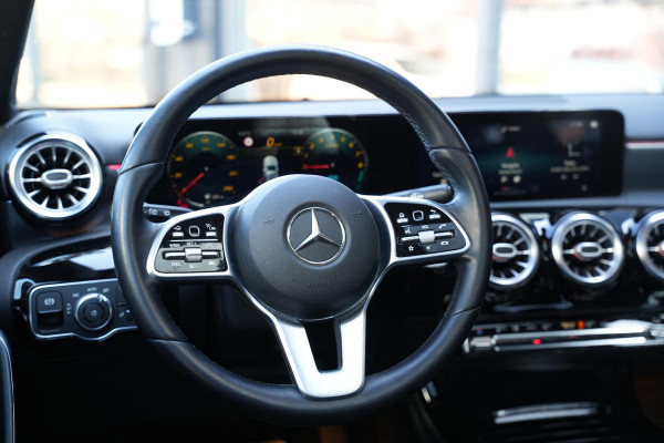 Mercedes-Benz A-Klasse 250 e Premium Plus Panoramadak Widescreen Adaptieve Cruise Leer Stoelverw. Ambient