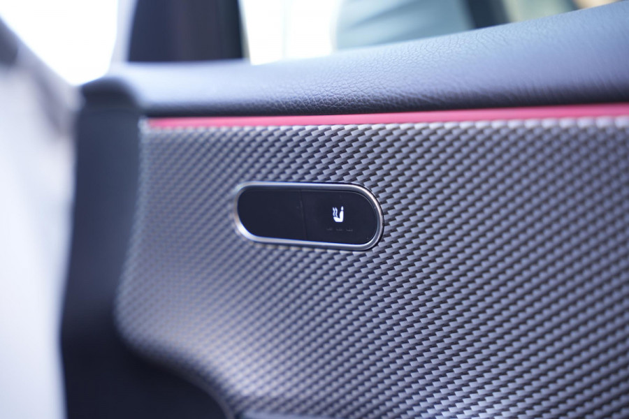 Mercedes-Benz A-Klasse 250 e Premium Plus Panoramadak Widescreen Adaptieve Cruise Leer Stoelverw. Ambient