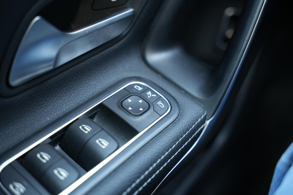 Mercedes-Benz A-Klasse 250 e Premium Plus Panoramadak Widescreen Adaptieve Cruise Leer Stoelverw. Ambient