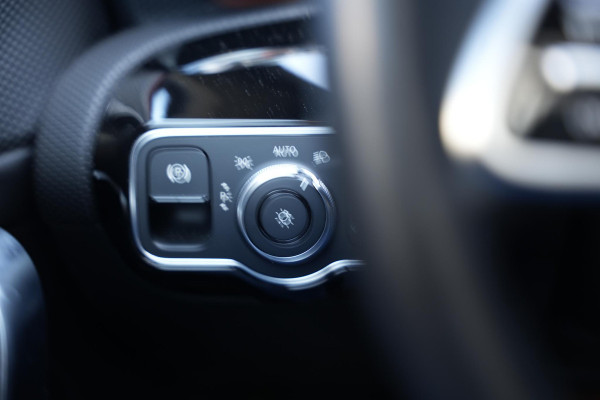 Mercedes-Benz A-Klasse 250 e Premium Plus Panoramadak Widescreen Adaptieve Cruise Leer Stoelverw. Ambient