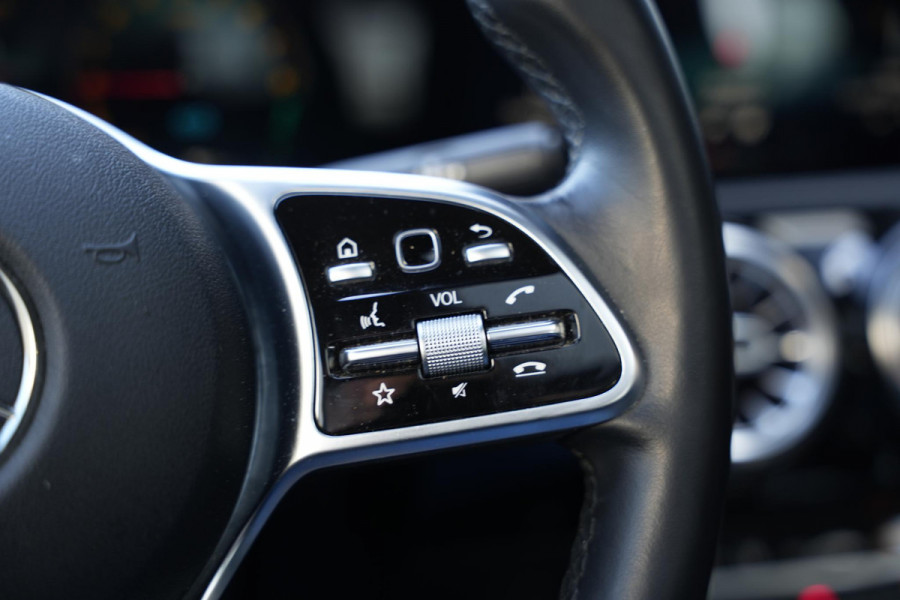 Mercedes-Benz A-Klasse 250 e Premium Plus Panoramadak Widescreen Adaptieve Cruise Leer Stoelverw. Ambient