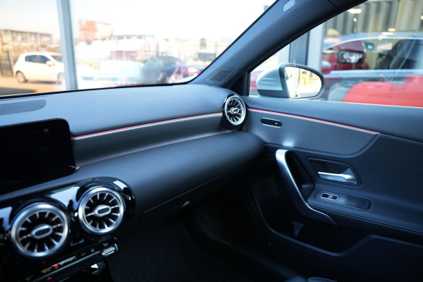 Mercedes-Benz A-Klasse 250 e Premium Plus Panoramadak Widescreen Adaptieve Cruise Leer Stoelverw. Ambient