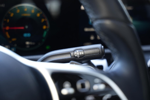 Mercedes-Benz A-Klasse 250 e Premium Plus Panoramadak Widescreen Adaptieve Cruise Leer Stoelverw. Ambient