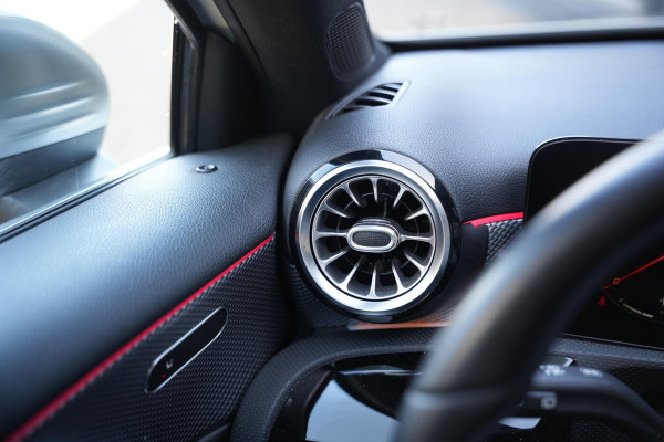 Mercedes-Benz A-Klasse 250 e Premium Plus Panoramadak Widescreen Adaptieve Cruise Leer Stoelverw. Ambient