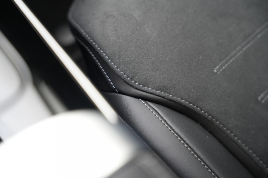 Mercedes-Benz C-Klasse 180 Business Solution AMG Adaptieve Cruise Ambient Stuurverw. 360 Camera 19''LM