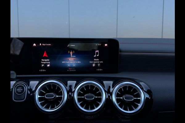 Mercedes-Benz CLA-Klasse 250 e AMG Line FULL PANO SFEER ECC MM SEATS SPORTVELGEN NAVI