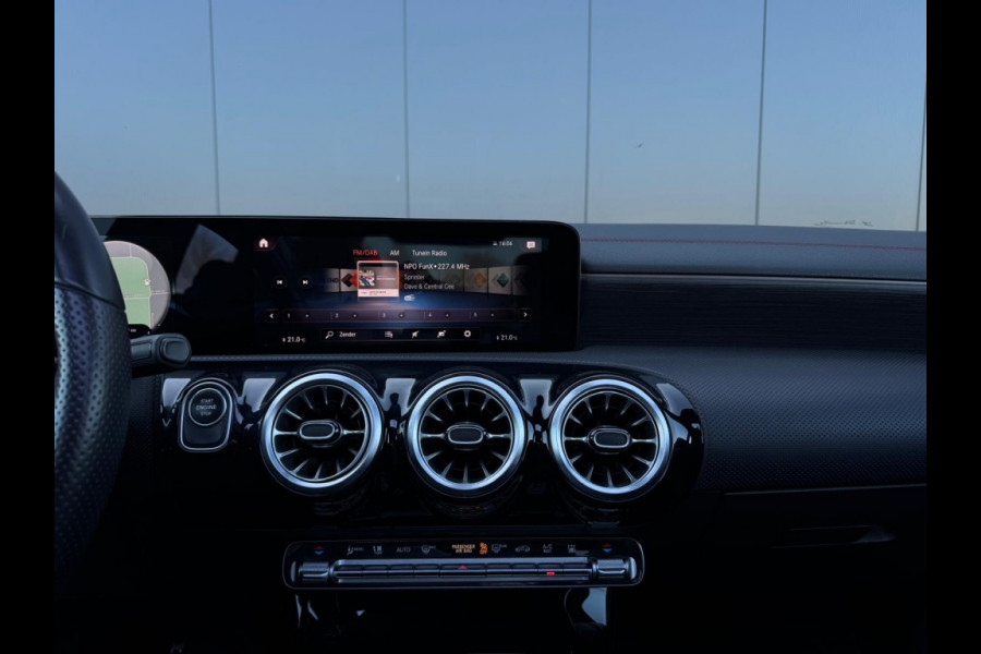 Mercedes-Benz CLA-Klasse 250 e AMG Line FULL PANO SFEER ECC MM SEATS SPORTVELGEN NAVI