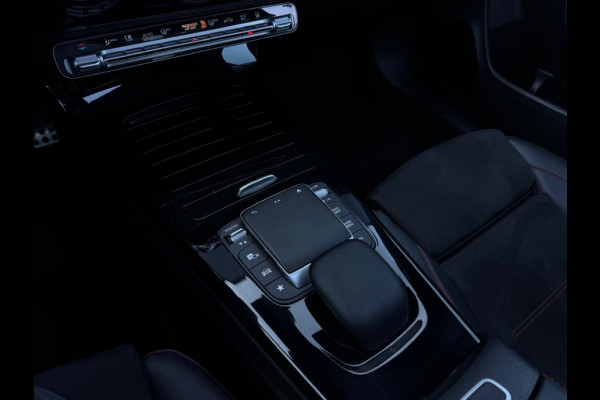 Mercedes-Benz CLA-Klasse 250 e AMG Line FULL PANO SFEER ECC MM SEATS SPORTVELGEN NAVI