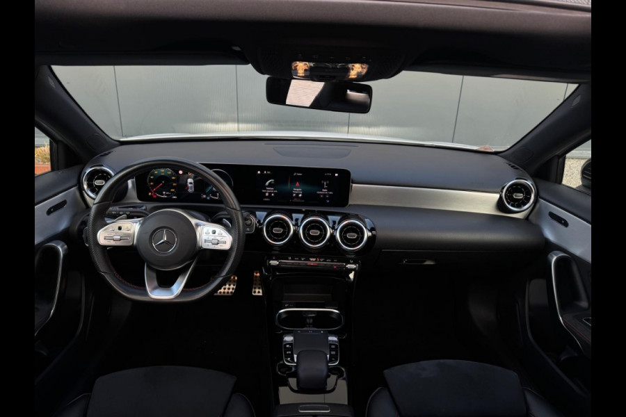 Mercedes-Benz A-Klasse 250 AMG FULL PANO NAVI DEALER OND CAMERA LEDER LED