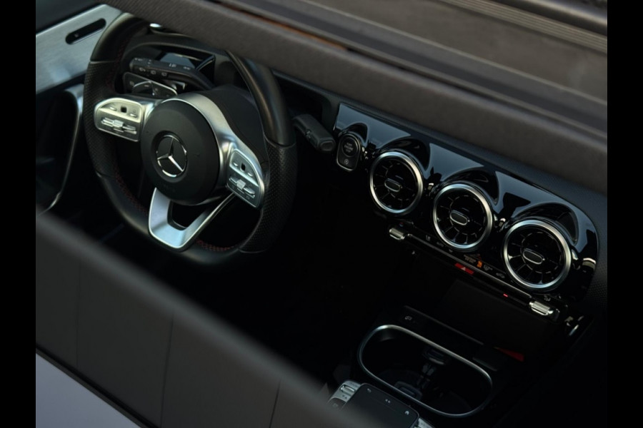 Mercedes-Benz A-Klasse 250 AMG FULL PANO NAVI DEALER OND CAMERA LEDER LED