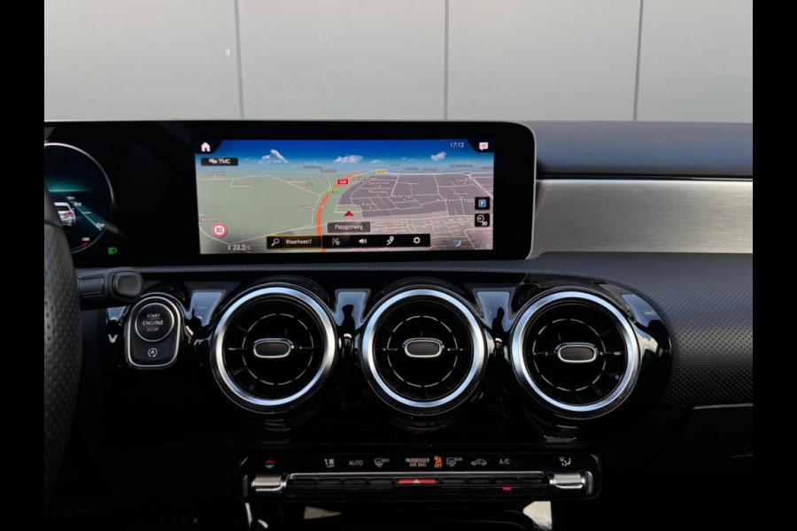 Mercedes-Benz A-Klasse 250 AMG FULL PANO NAVI DEALER OND CAMERA LEDER LED