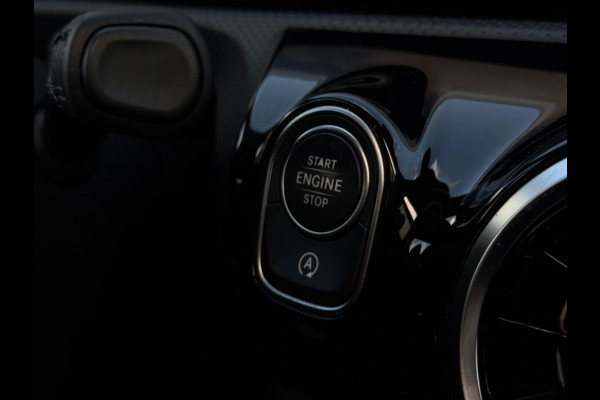 Mercedes-Benz A-Klasse 250 AMG FULL PANO NAVI DEALER OND CAMERA LEDER LED