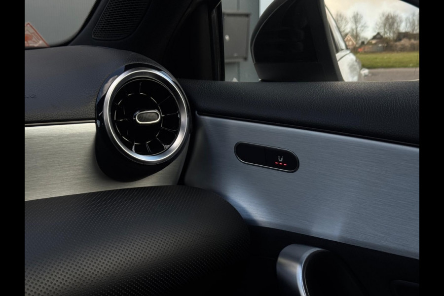 Mercedes-Benz A-Klasse 250 AMG FULL PANO NAVI DEALER OND CAMERA LEDER LED