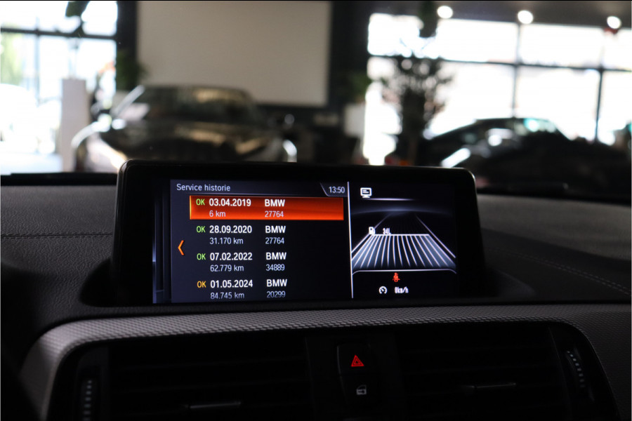 BMW 1-serie M140i High Executive **Sp.leder/Carplay/Alcantara stuur/BMW-Led**