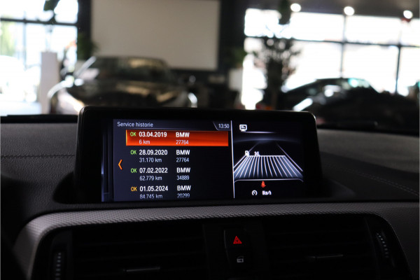 BMW 1-serie M140i High Executive **Sp.leder/Carplay/Alcantara stuur/BMW-Led**