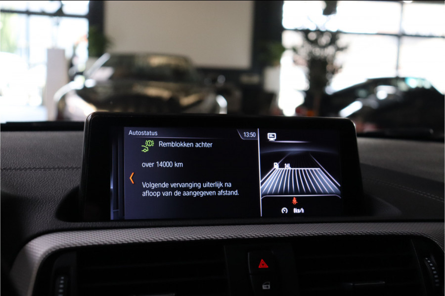 BMW 1-serie M140i High Executive **Sp.leder/Carplay/Alcantara stuur/BMW-Led**