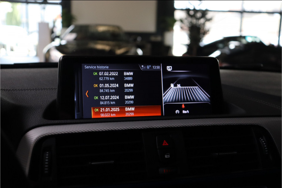 BMW 1-serie M140i High Executive **Sp.leder/Carplay/Alcantara stuur/BMW-Led**